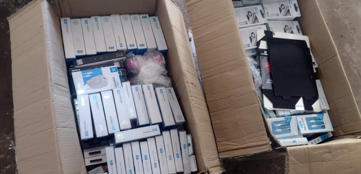 Sefa apreende mercadorias importadas em ônibus de passageiros 