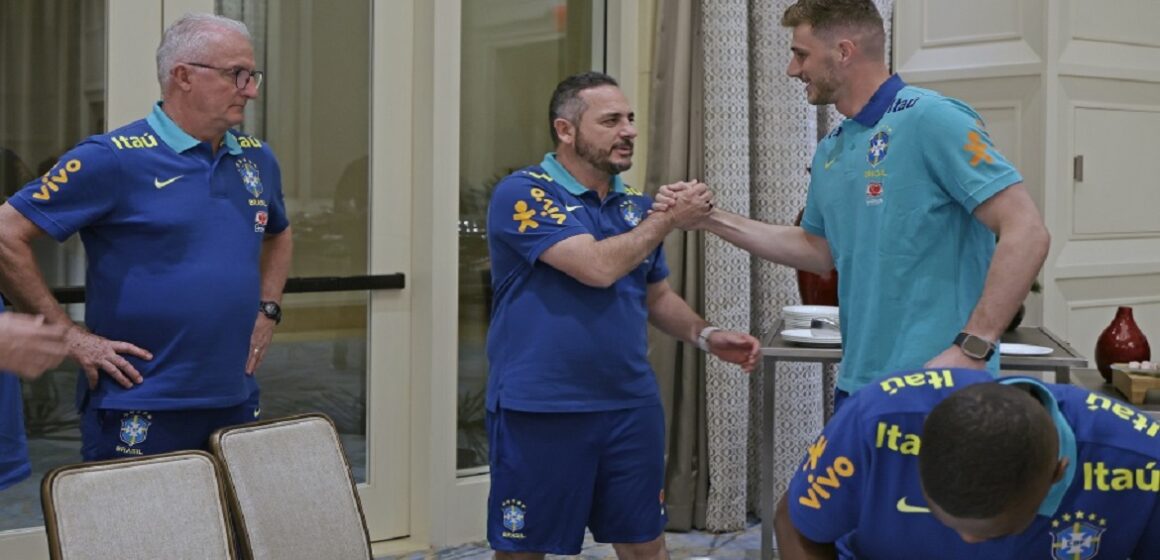 Mais 5 jogadores se apresentam à seleção brasileira