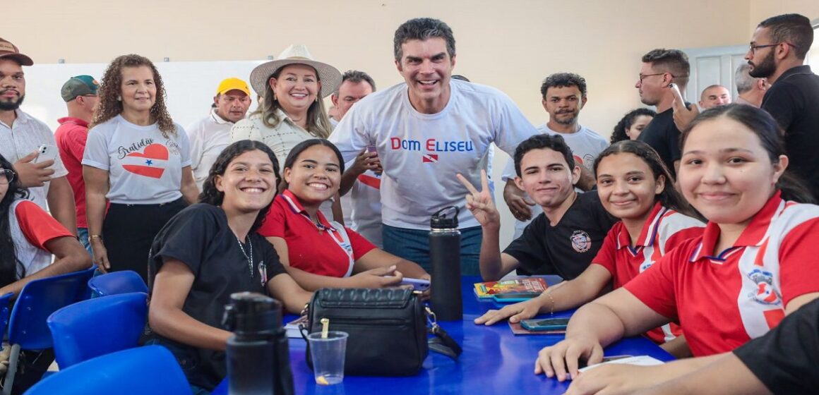 Helder entrega escola em Dom Eliseu