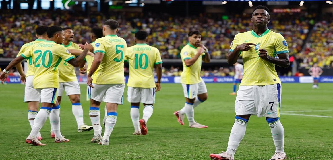 Brasil goleia Paraguai e encaminha vaga na Copa América