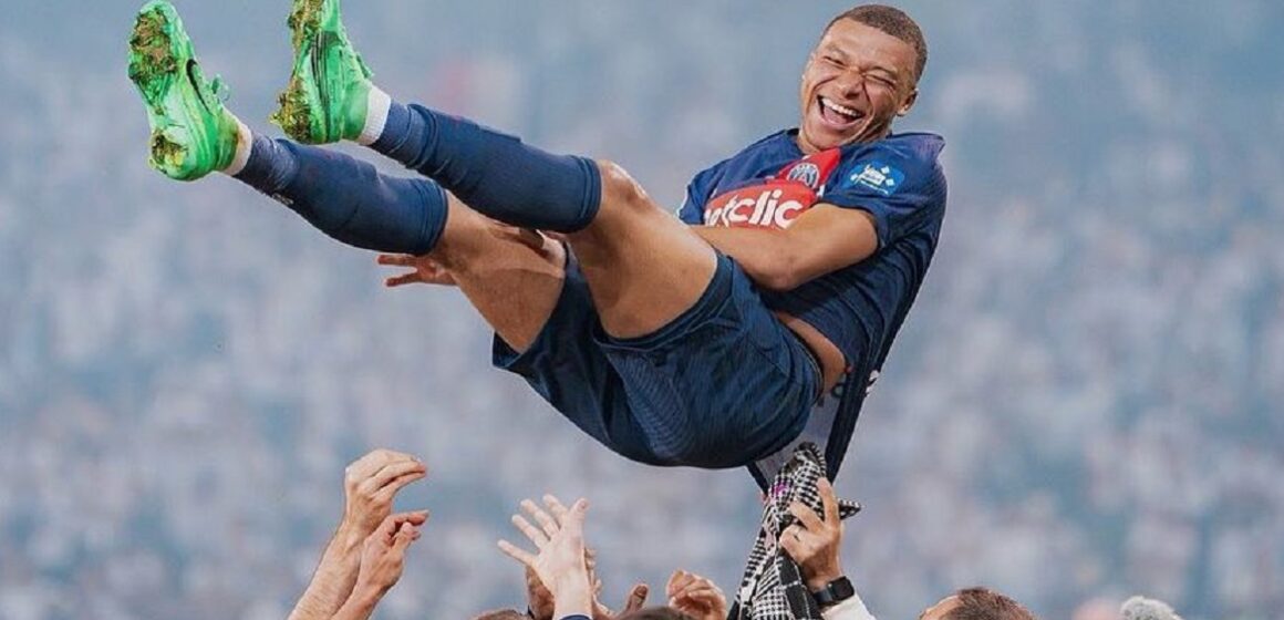 Real Madrid anuncia a contratação do atacante Mbappé