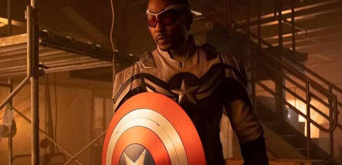 Anthony Mackie aparece com o traje do herói no set de Capitão América 4