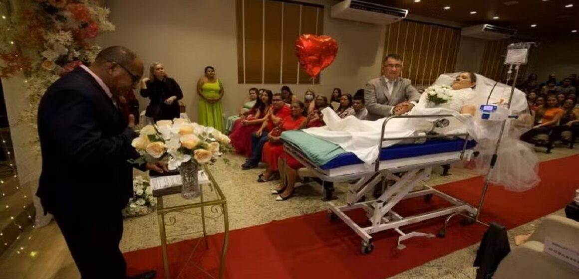 No Ophir Loyola, casal realiza casamento após noiva ser internada com câncer de mama