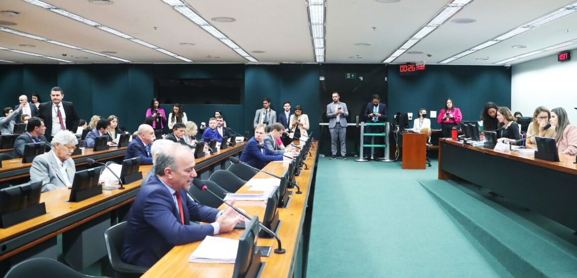 CCJ aprova incluir na Constituição criminalização do porte de drogas
