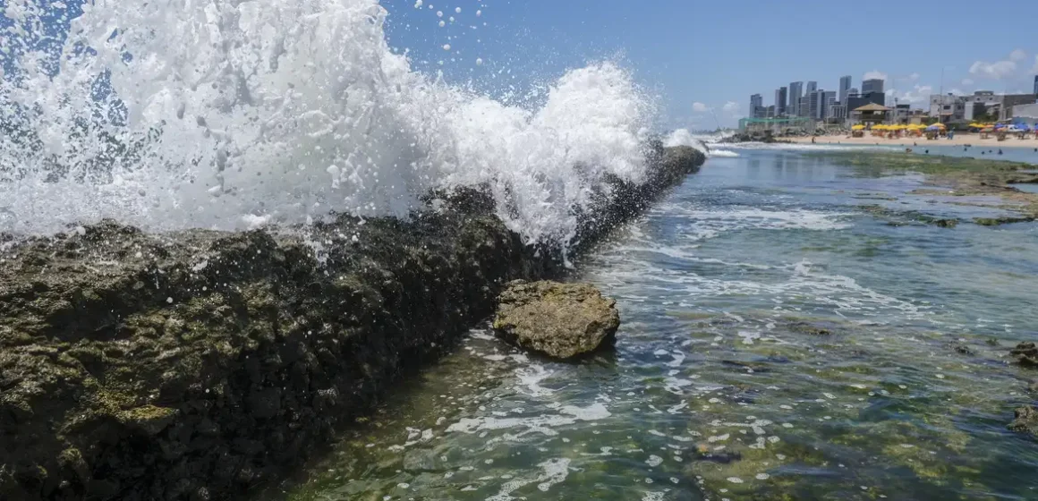 Governo quer barrar projeto que pode privatizar acesso a praias