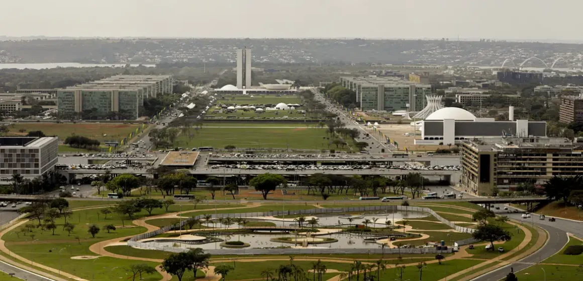 Déficit primário sobe para R$ 61 bi com 13º para aposentados