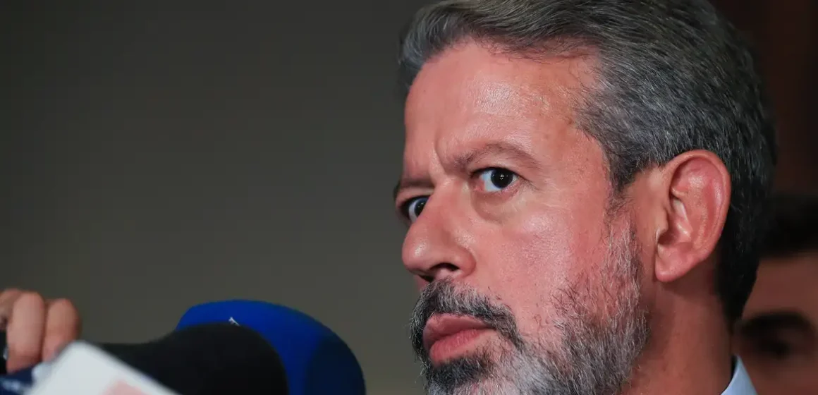 Lira quer que Mesa da Câmara possa suspender mandato de deputado