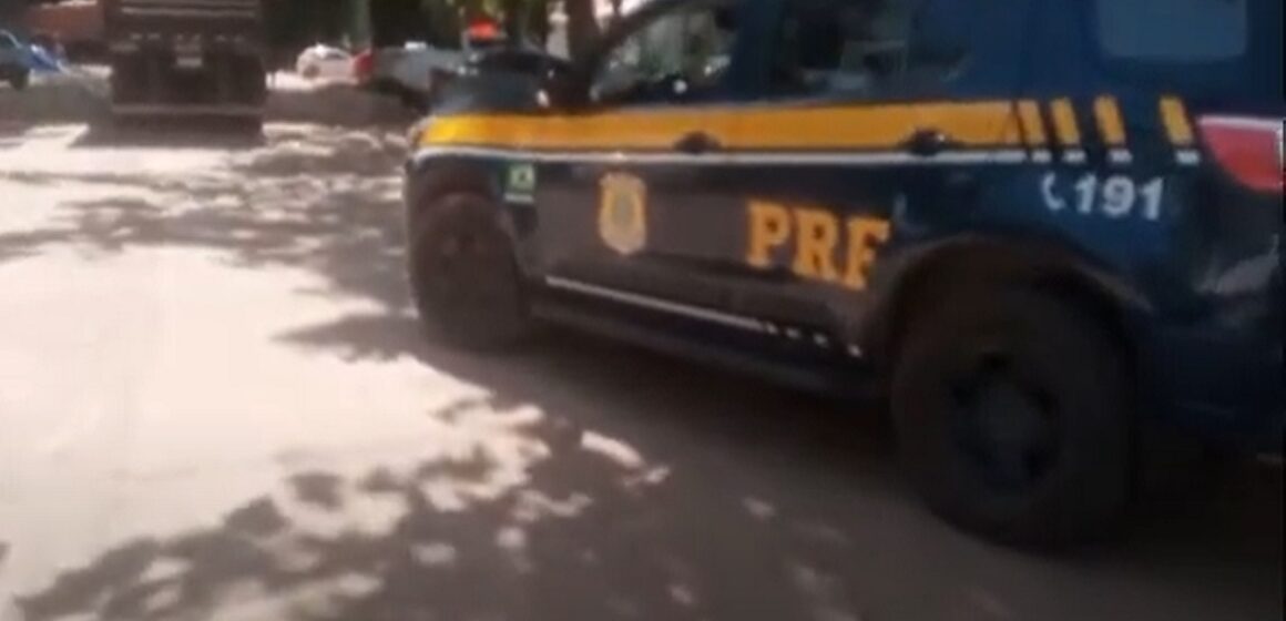Em Marabá, Polícia Rodoviária Federal intercepta caminhões com madeira ilegal