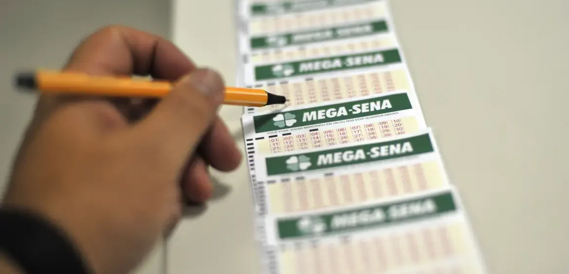 Mega-Sena acumula, e prêmio estimado para terça-feira é de 95 milhões