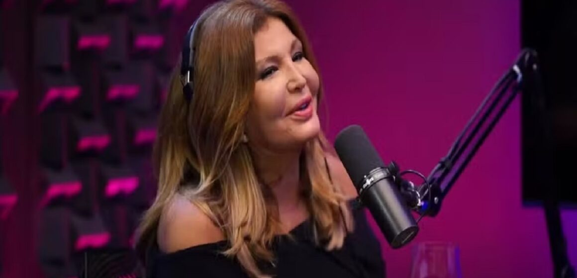 Roberta Close teve relação com Erasmo Carlos, mas queria Roberto Carlos