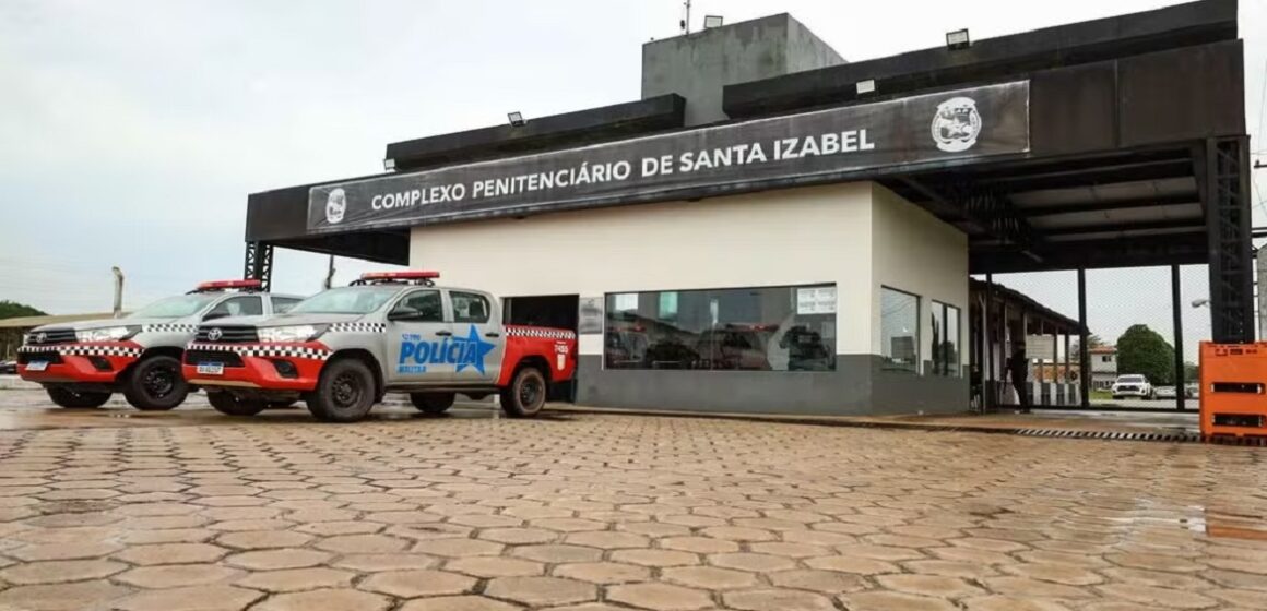 Detentos fogem pela janela do Complexo Penitenciário de Santa Izabel