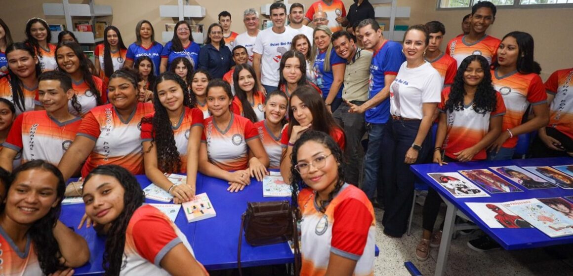 População de Peixe-Boi comemora a entrega de nova escola Jonathas Pontes Athias