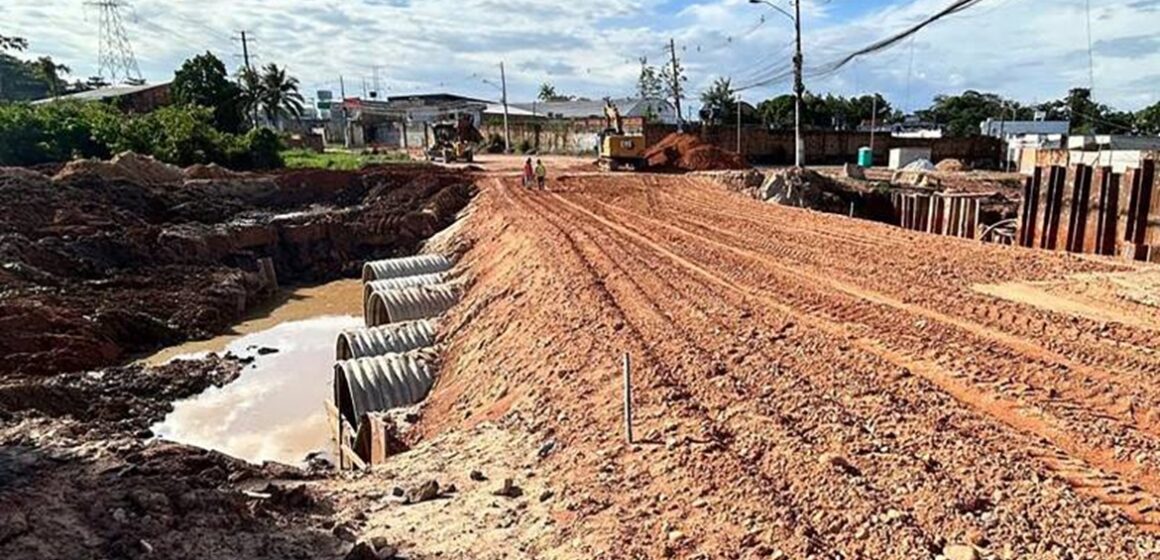 up_ag_57356_a595fe4c-fbee-c0ec-8108-9d44017f367b Canal Toras recebe tubulações para escoamento pluvial na Avenida Independência
