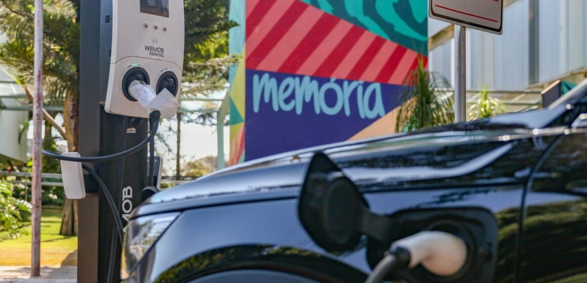 Importação de veículos elétricos provoca queda na balança comercial