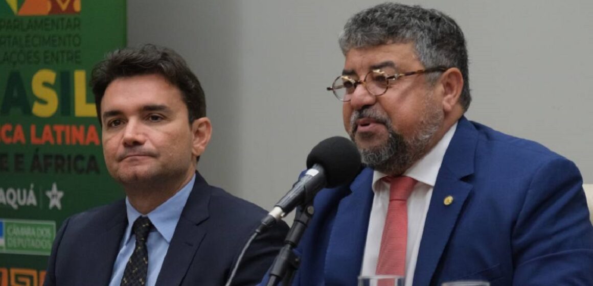 Celso Sabino acompanha lançamento de Frente Parlamentar
