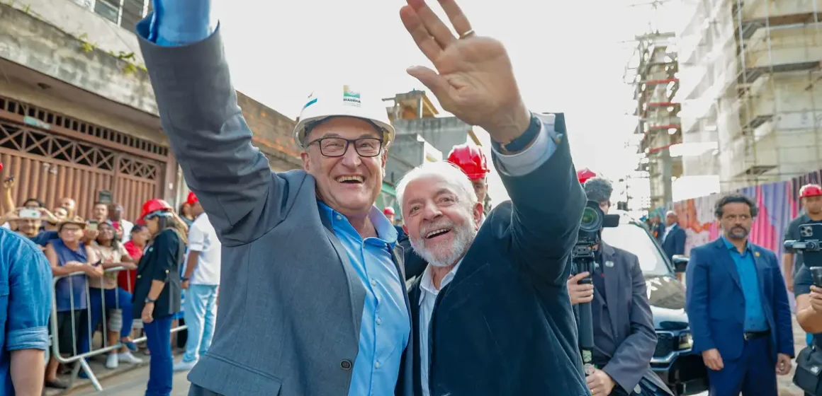 Lula defende parceria com prefeitos e cobra projetos para obras