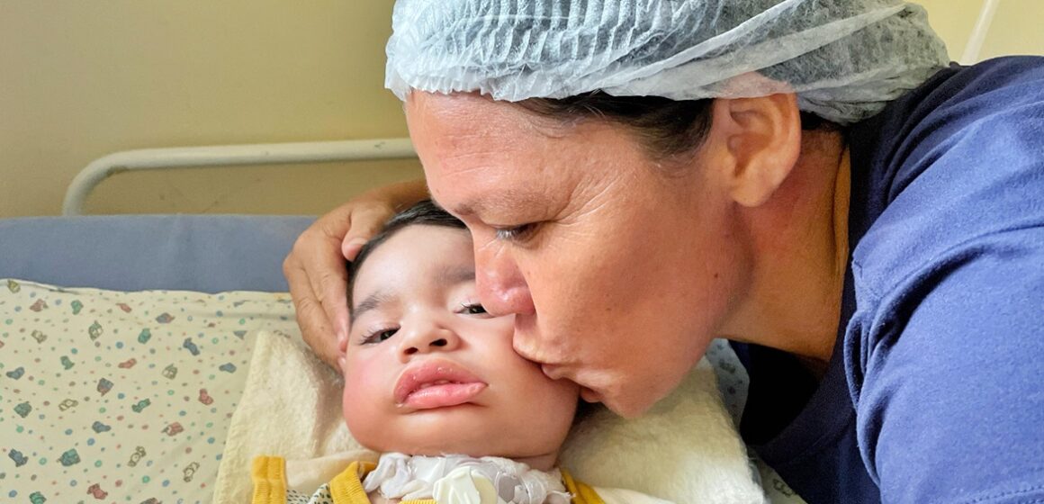 Equipe do Abelardo Santos comemora alta de bebê que ficou 516 dias na UTI Pediátrica