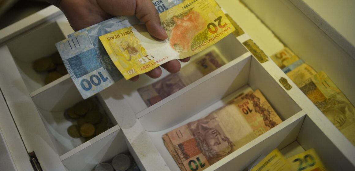 Especialistas alertam para impacto de possíveis cortes na Previdência