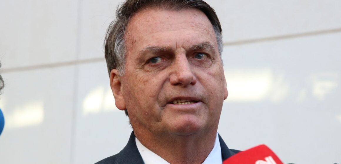 PF indicia Bolsonaro e Mauro Cid no caso das joias sauditas