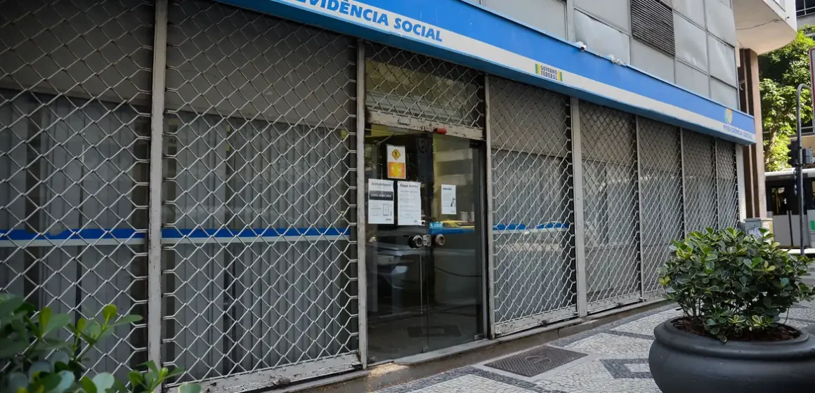 Estagiário do INSS é preso por fraudar crédito consignado em Salvador