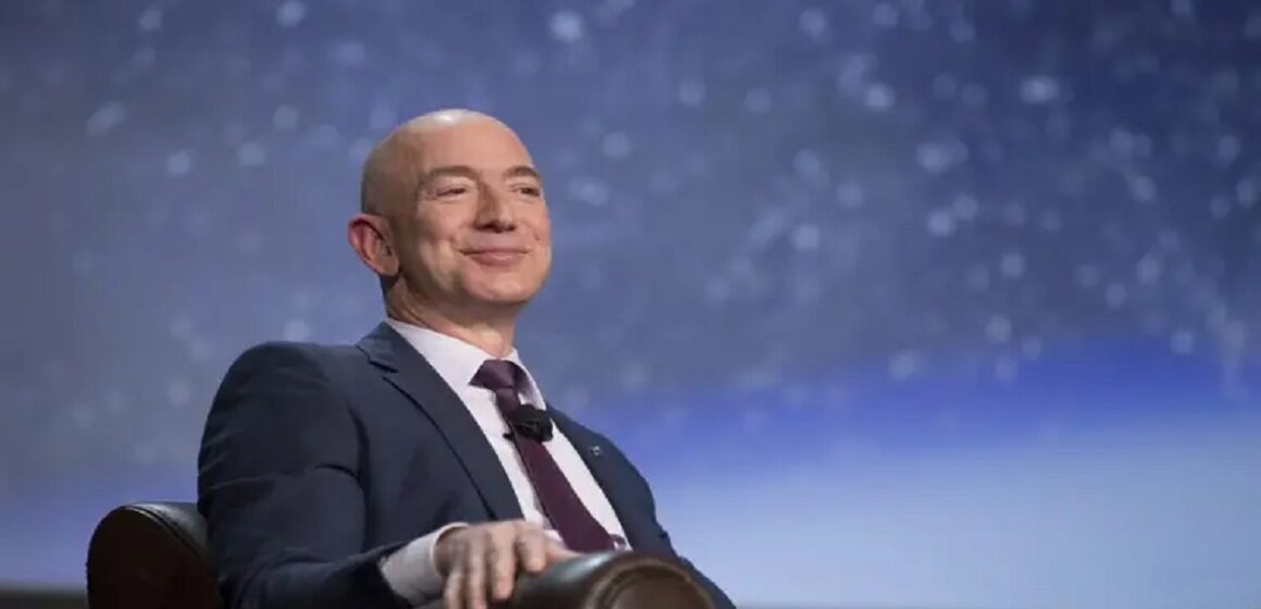 Jeff Bezos vende quase R$ 30 bilhões em ações após recorde da Amazon