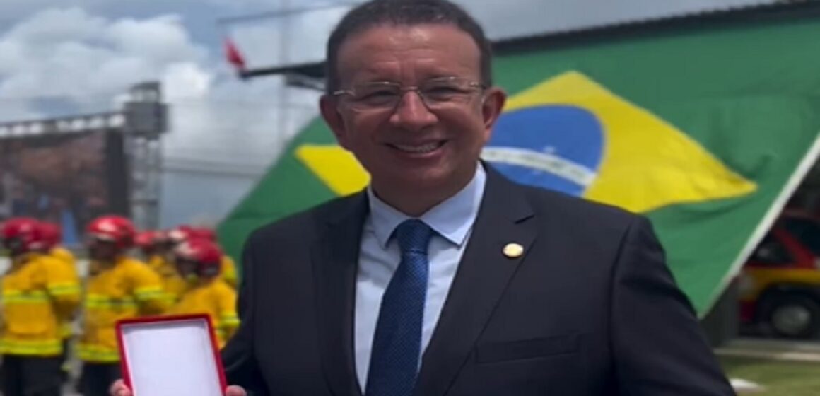 José Fernando Gomes é agraciado com medalha