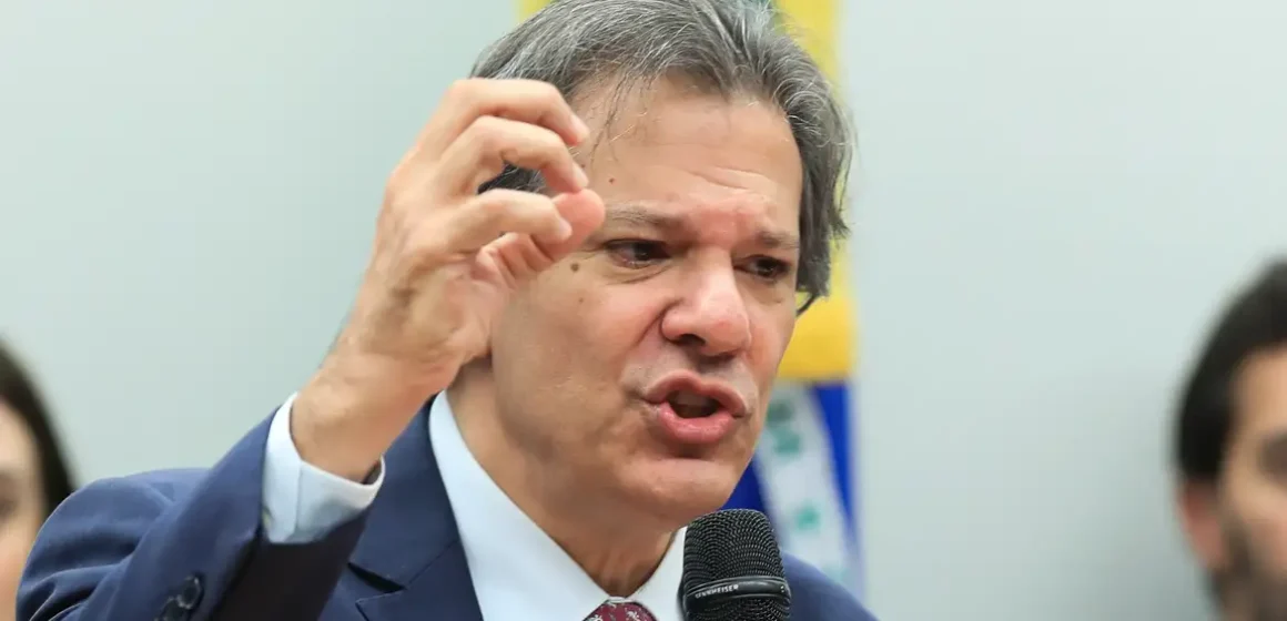 Haddad nega possibilidade de baixar IOF cambial para segurar dólar