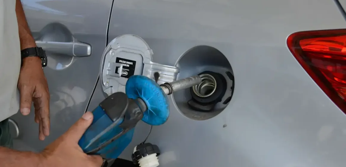 Petrobras anuncia aumento de 7,12% no preço da gasolina