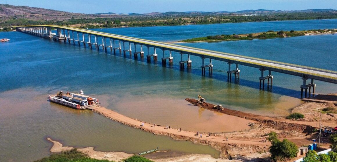 DCIM100MEDIADJI_0086.JPG Ponte sobre o Rio Araguaia, na divisa com o Tocantins, ultrapassa 99% de execução