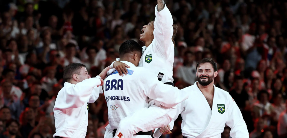 Judô brasileiro fecha Olimpíada com bronze por equipes