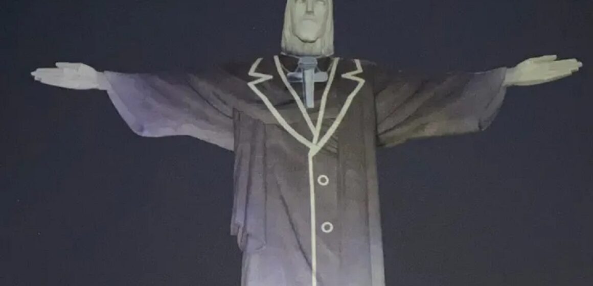 Cristo Redentor se veste igual Silvio Santos em homenagem
