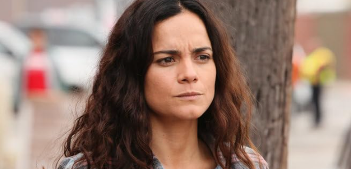 Alice Braga detona influenciadores que tomam papéis de atores