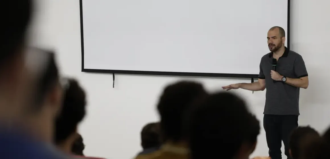 Matemática é estudo, prática, persistência e sorte, diz medalhista