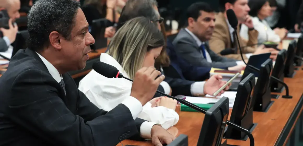 Projetos que limitam ação do STF avançam na Câmara dos Deputados