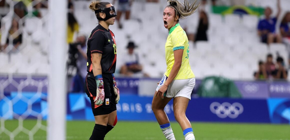 Brasil goleia a Espanha e retorna a uma final olímpica do futebol feminino após 16 anos