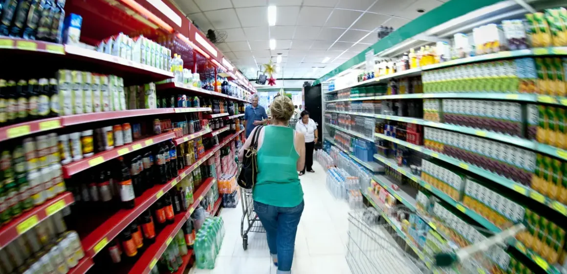 supermercados_dia_8 Cesta básica cai em 17 capitais, aponta Dieese