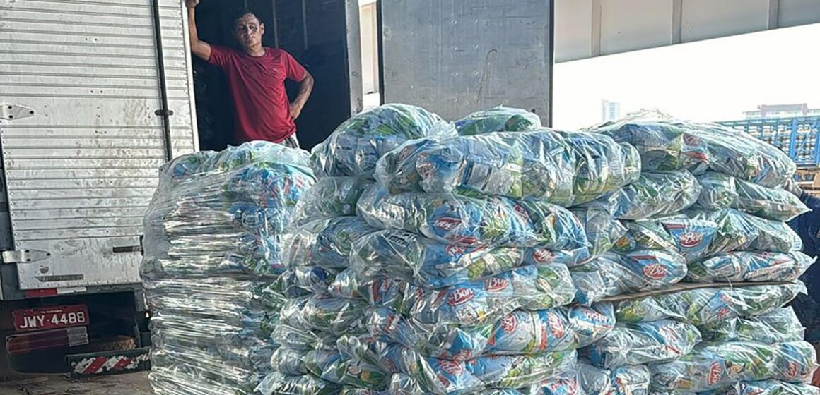 Em Dom Eliseu, componentes de estação de rádio e 10 mil pacotes de leite em pó são apreendidos