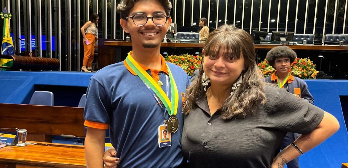 Estudante de Santarém é empossado como Jovem Senador em Brasília