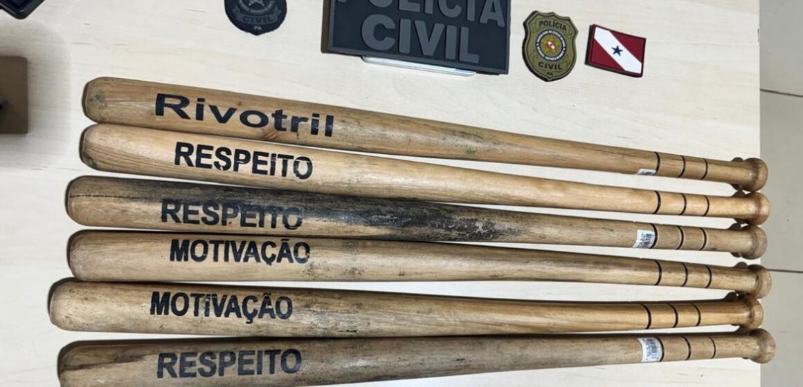 Polícias Civil e Militar apreendem bastões com mensagens de ódio, em Itaituba