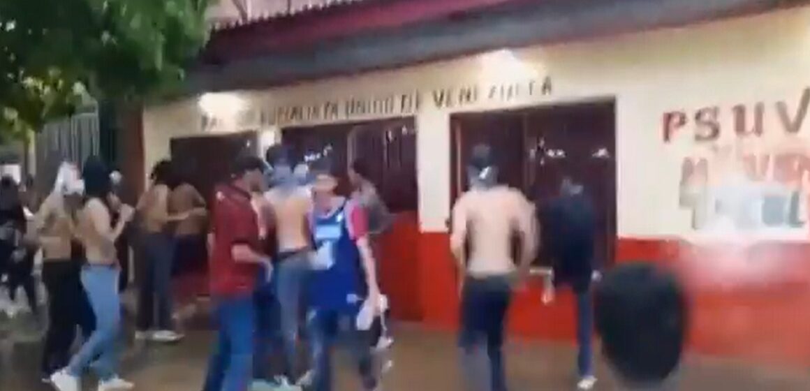 Protestos na Venezuela somam 7 mortos, 48 policiais feridos e 749 presos