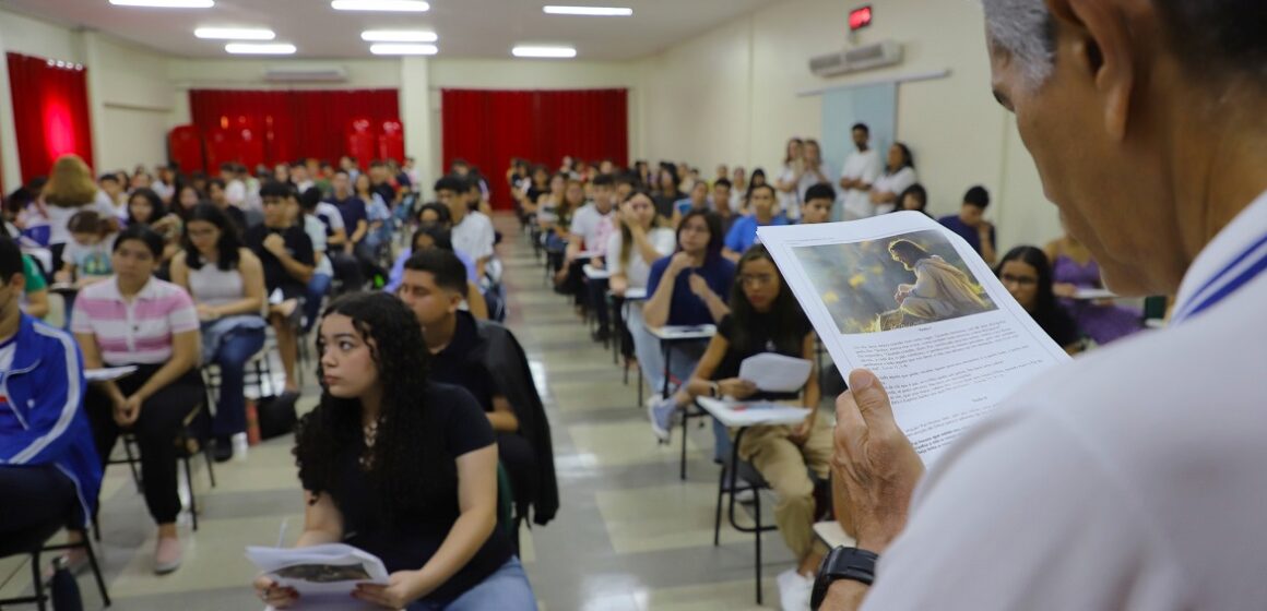 Mais de 150 estudantes participam do Concurso de Redação do Círio