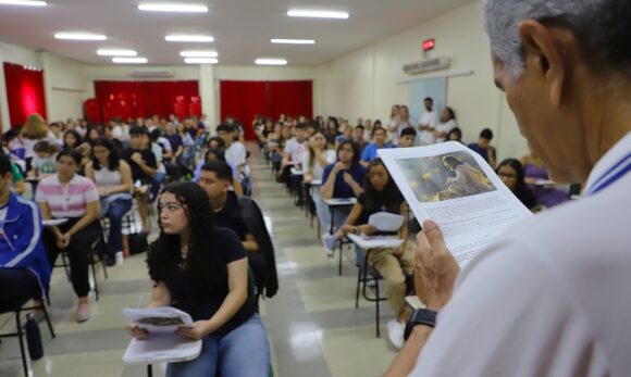 Mais de 150 estudantes participam do Concurso de Redação do Círio