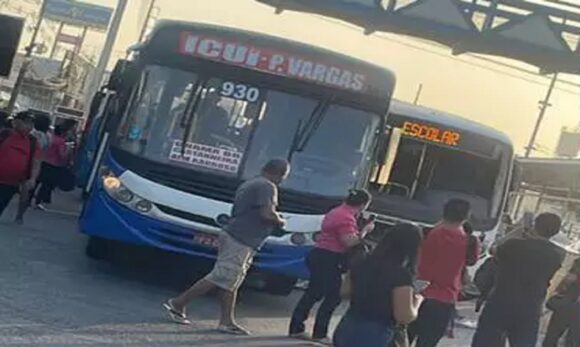 Dois ônibus colidem na BR-316, em Ananindeua