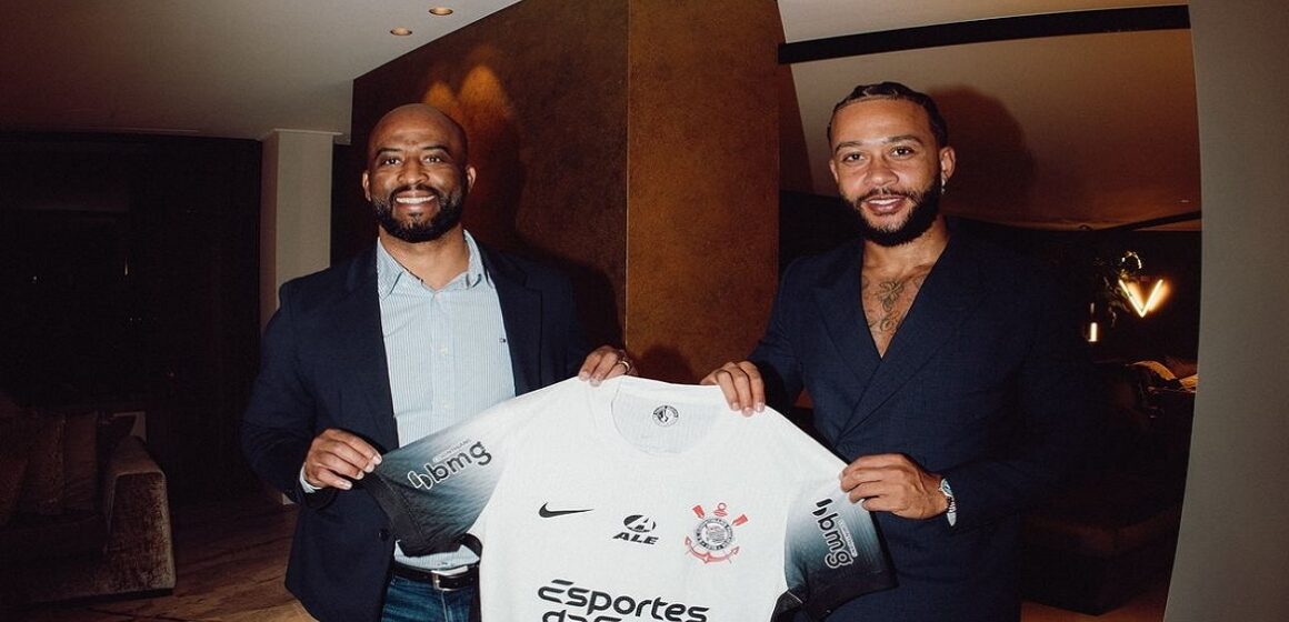 Corinthians fecha contratação do atacante holandês Memphis Depay