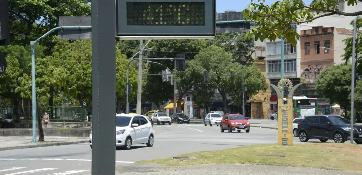 Inmet emite alerta laranja para onda de calor em 10 estados e no DF