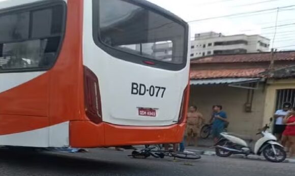 Acidente com ônibus em Belém deixa um ciclista morto