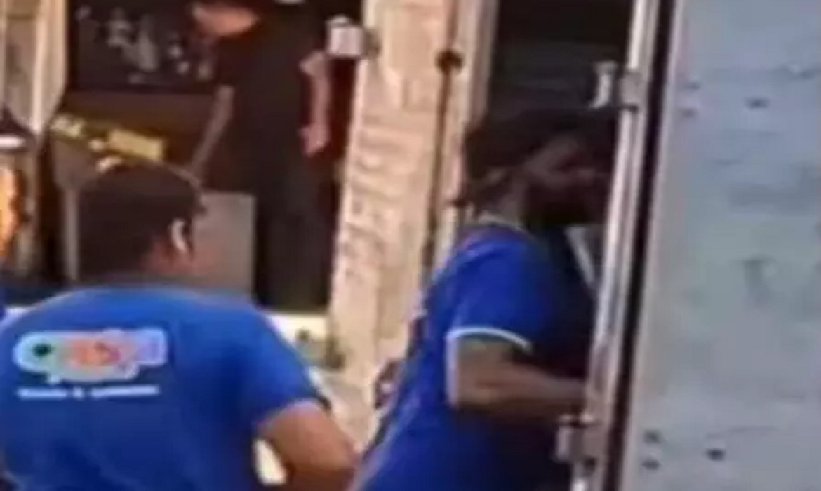 Goleiro Bruno é flagrado trabalhando como entregador de móveis - Bacana.news Notícias do Pará