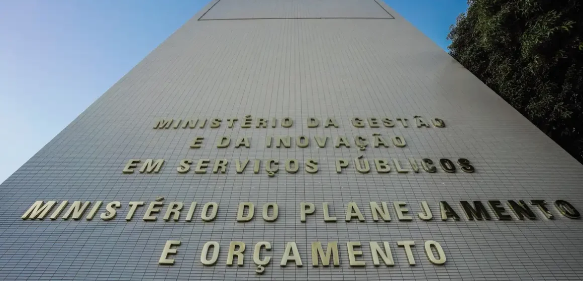raf08851 Planejamento descarta mudança na meta de déficit zero para 2024