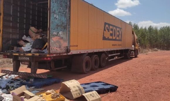 Grupo armado assalta carreta dos Correios no sudeste paraense