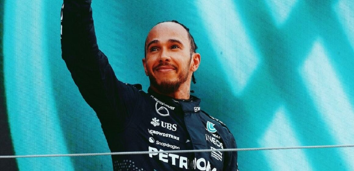 Lewis Hamilton fará homenagem a Ayrton Senna ao pilotar McLaren no GP de São Paulo